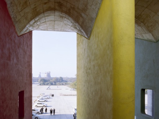  RASTER : BETON – Festival Magret Hoppe :  High Court I, Chandigarh, 2015, Diasec, 130 x 172 cm  © Magret Hoppe Perspektive